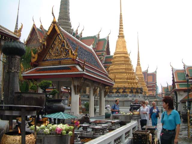 Wat Phra Kaeo 005.JPG (50388 byte)